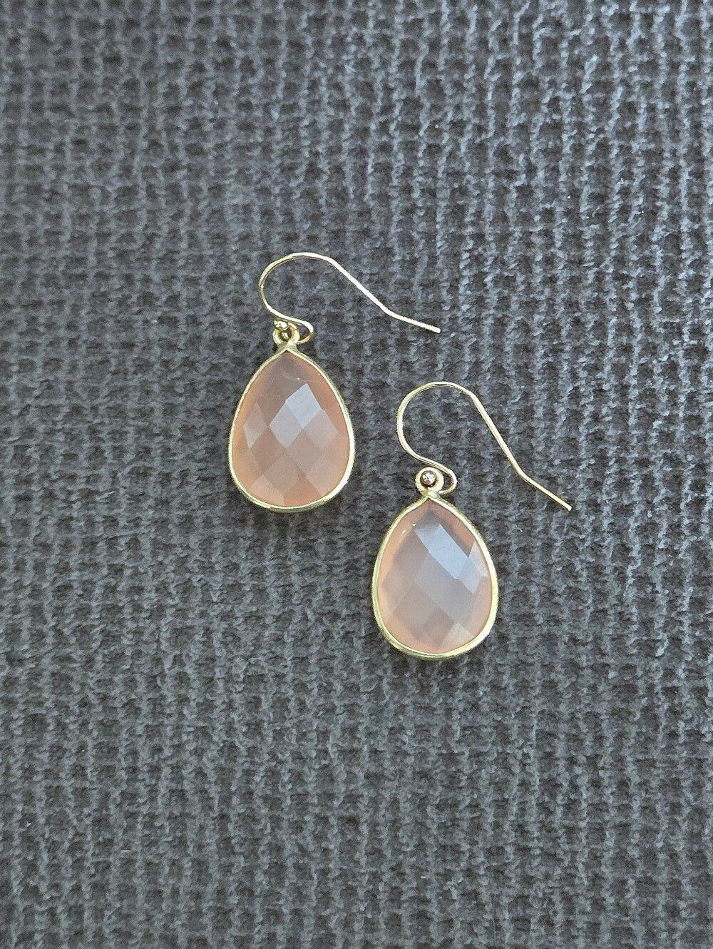 Faceted Peach🍑 Moonstone🌙 Teardrop💧 Earrings - NWOT